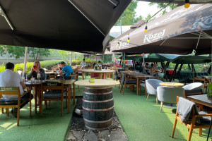 OPEN BAR & RESTAURANT