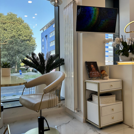 Luxury Pearl Salon Beauty